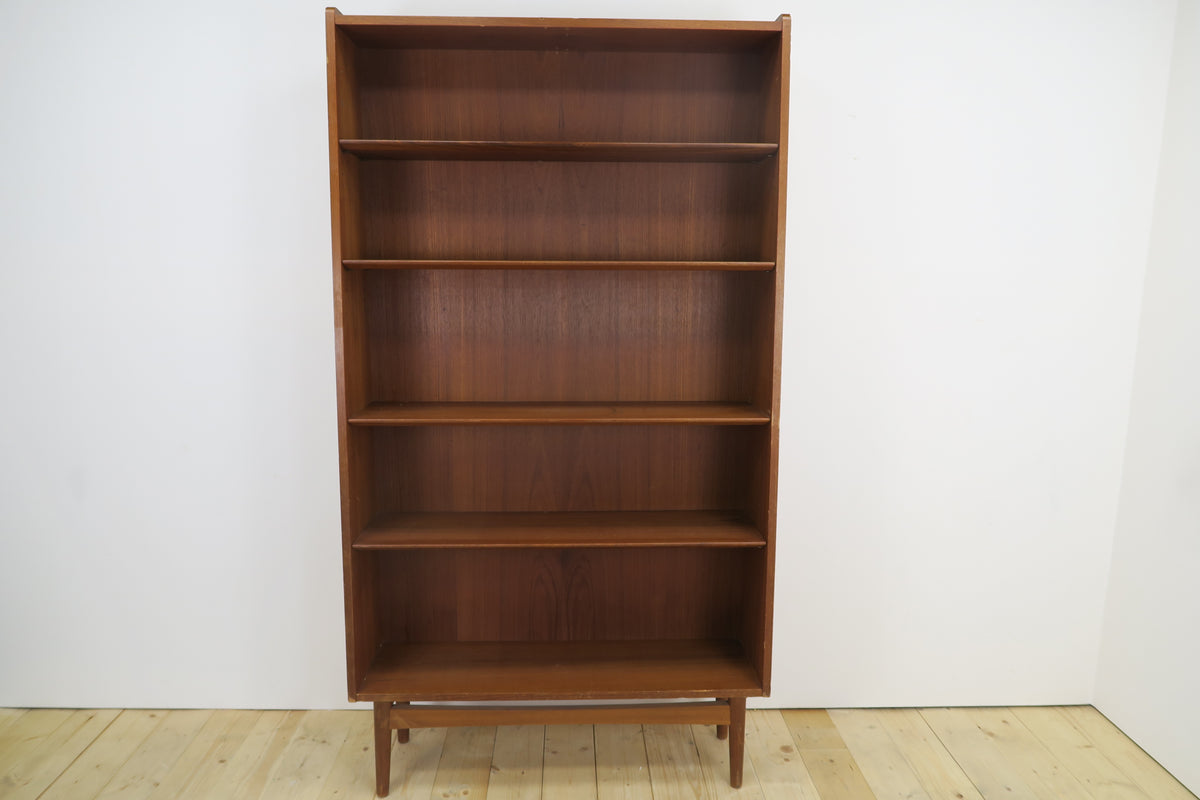 Libreria in teak di Johannes Sorth per Nexø Møbelfabrik, anni ’60
