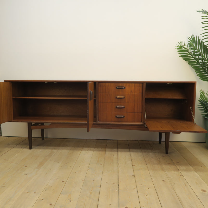 Sideboard “Brazilia” di Victor Wilkins per G-Plan, teak, Inghilterra 1960