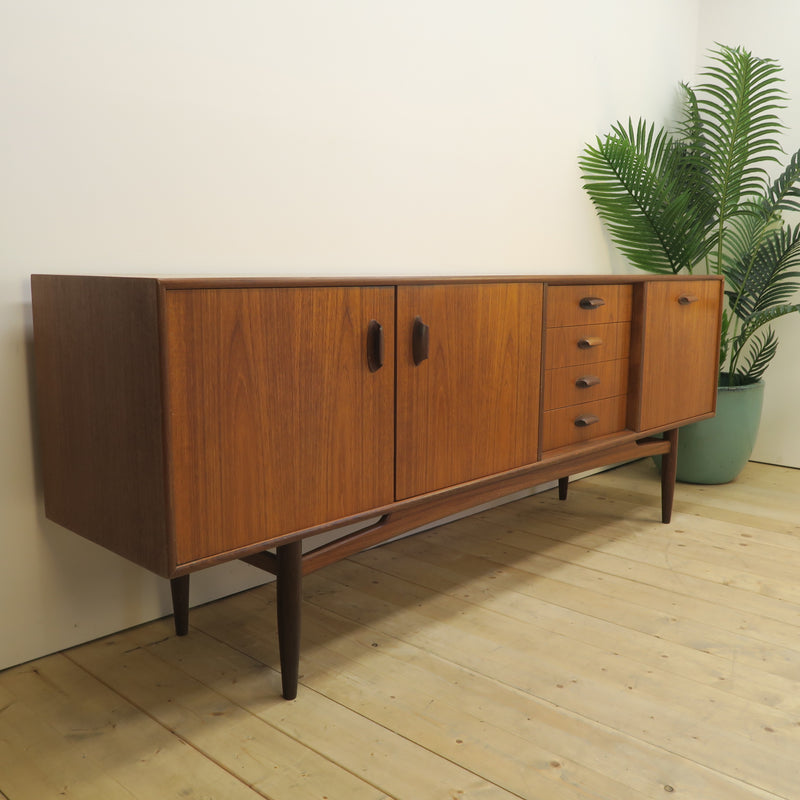 Sideboard “Brazilia” di Victor Wilkins per G-Plan, teak, Inghilterra 1960