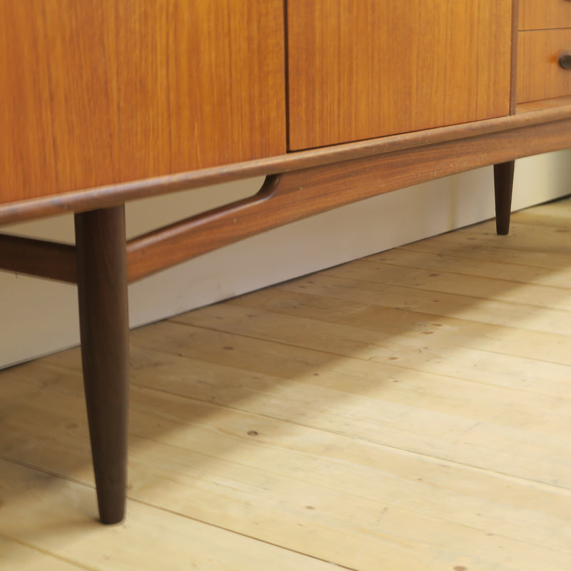 Sideboard “Brazilia” di Victor Wilkins per G-Plan, teak, Inghilterra 1960