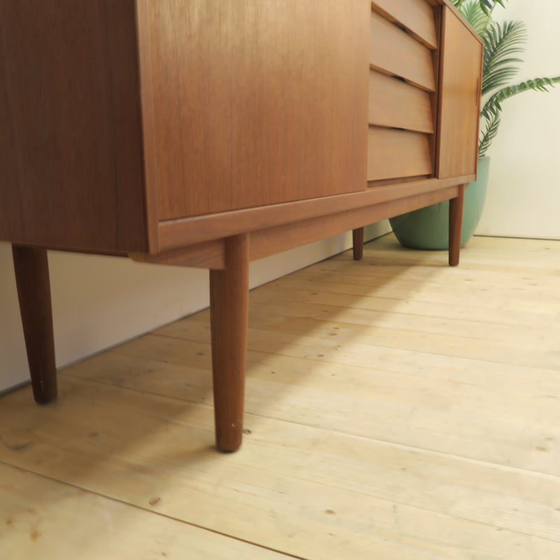 Sideboard “Trio” di Nils Jonsson per Troeds, teak, Svezia 1960