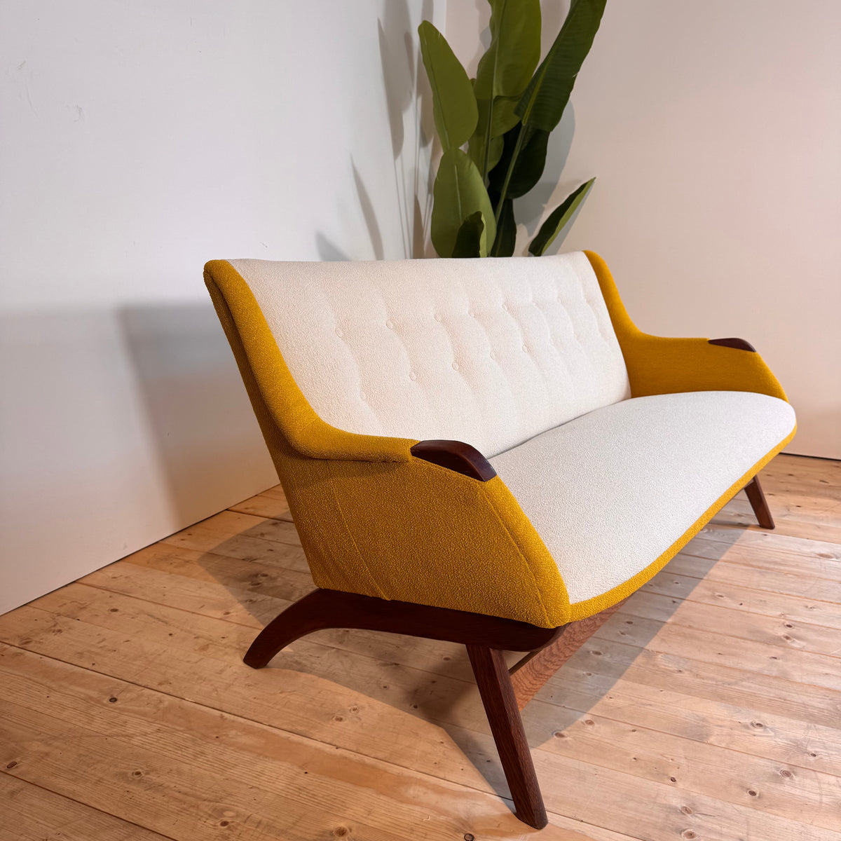 Divano vintage tre posti in teak, anni ’60