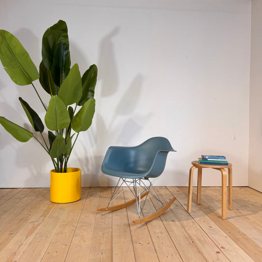 RAR Rocking Chair di Charles Eames e Ray Eames per Vitra