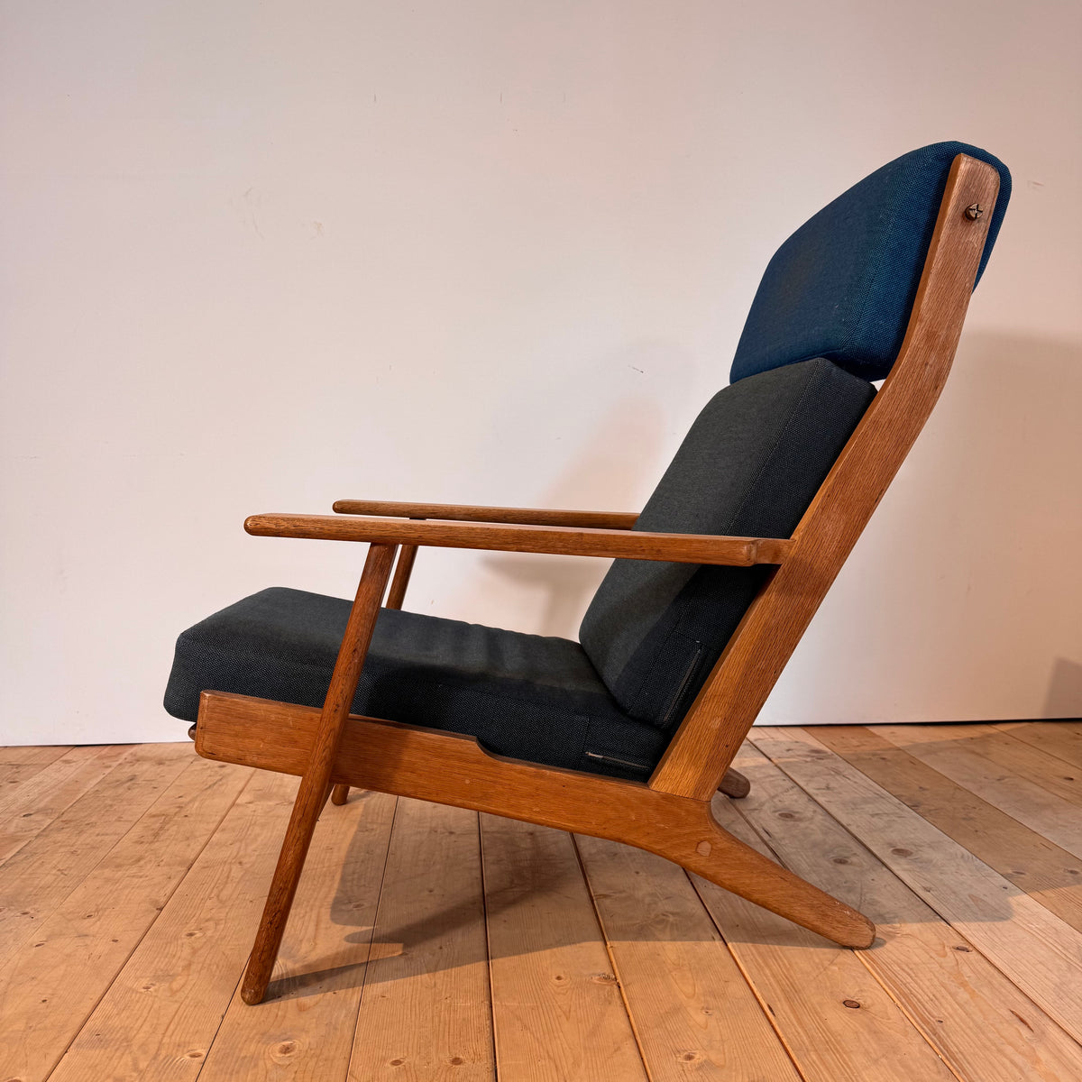 Poltrona GE-375 Hans Wegner per Getama