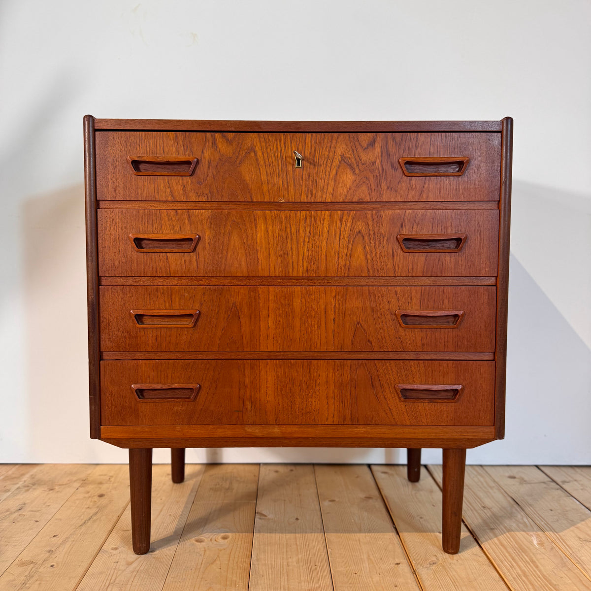 Cassettiera danese in teak, anni ’60