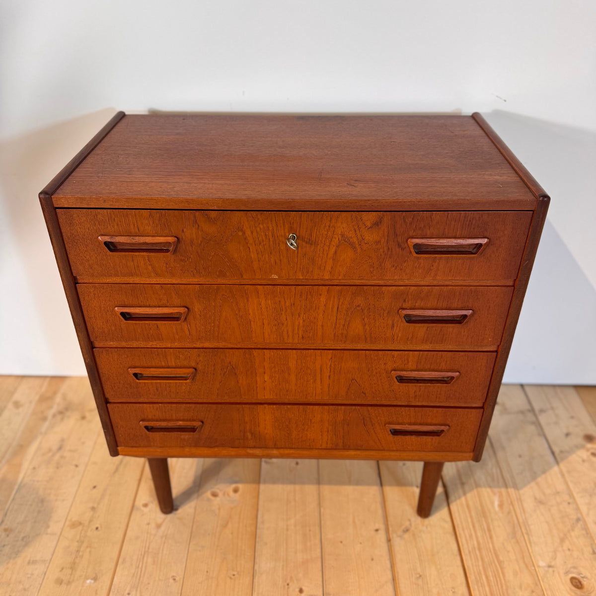 Cassettiera danese in teak, anni ’60