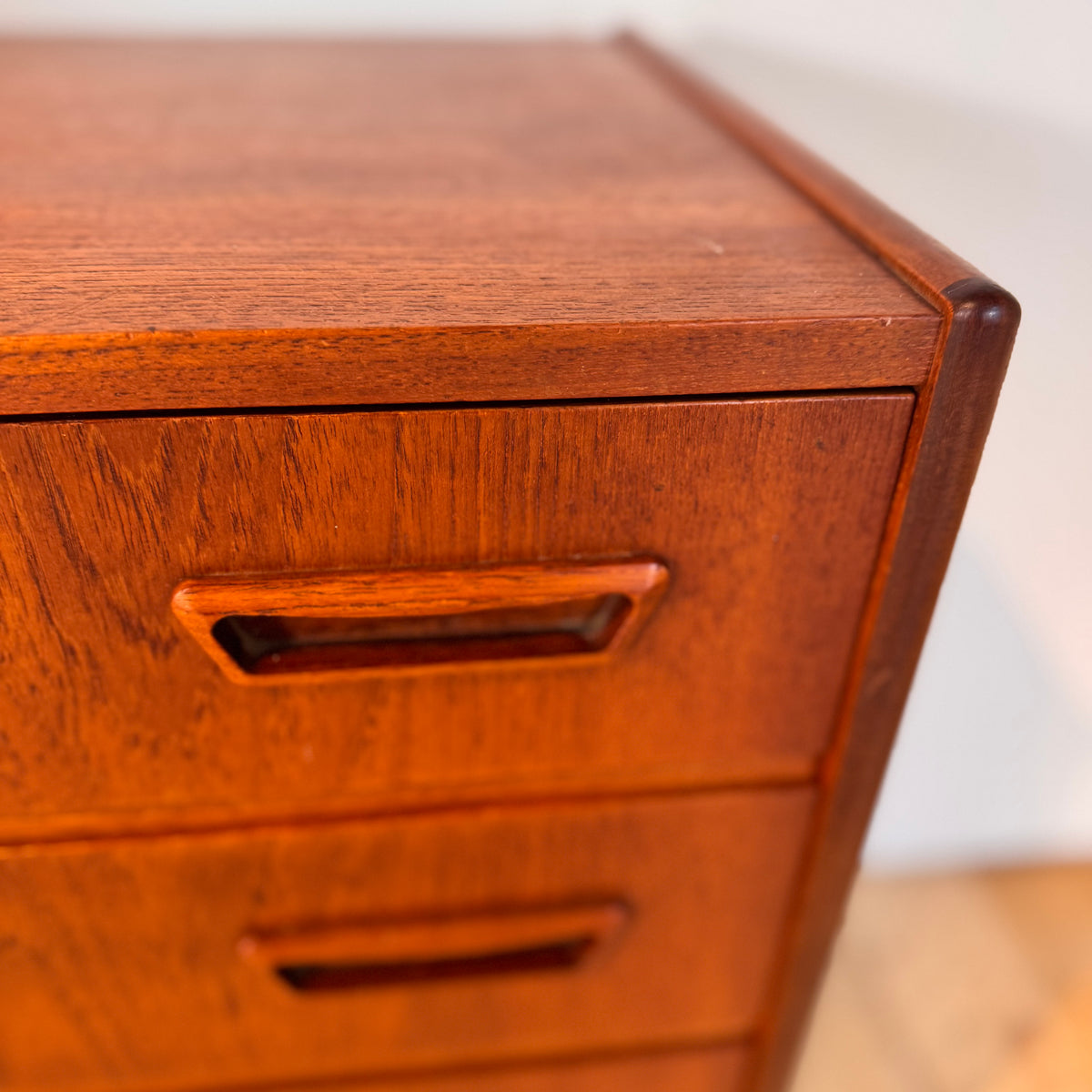 Cassettiera danese in teak, anni ’60