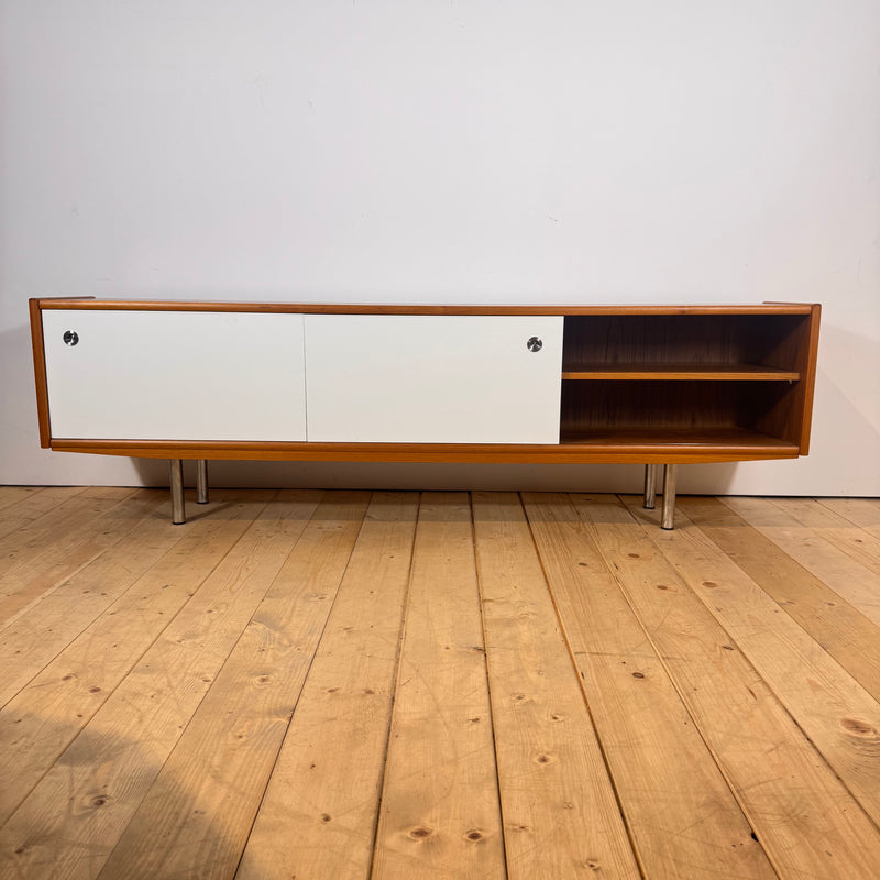 Sideboard danese in teak con frontali laccati, anni ’60