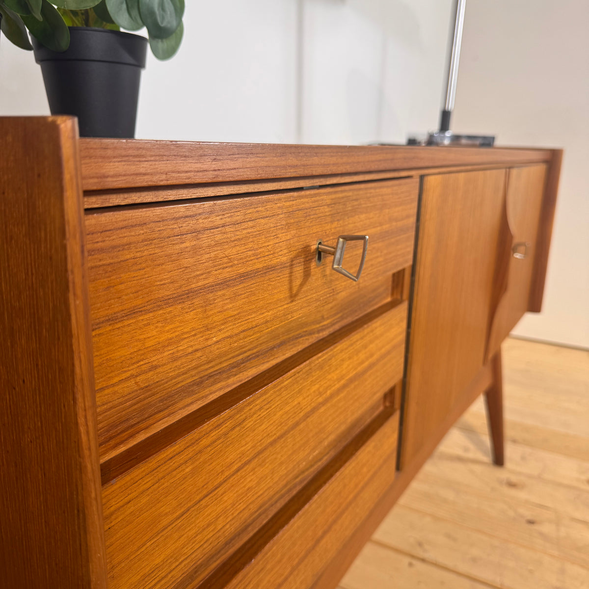 Sideboard in teak danese, anni ’60
