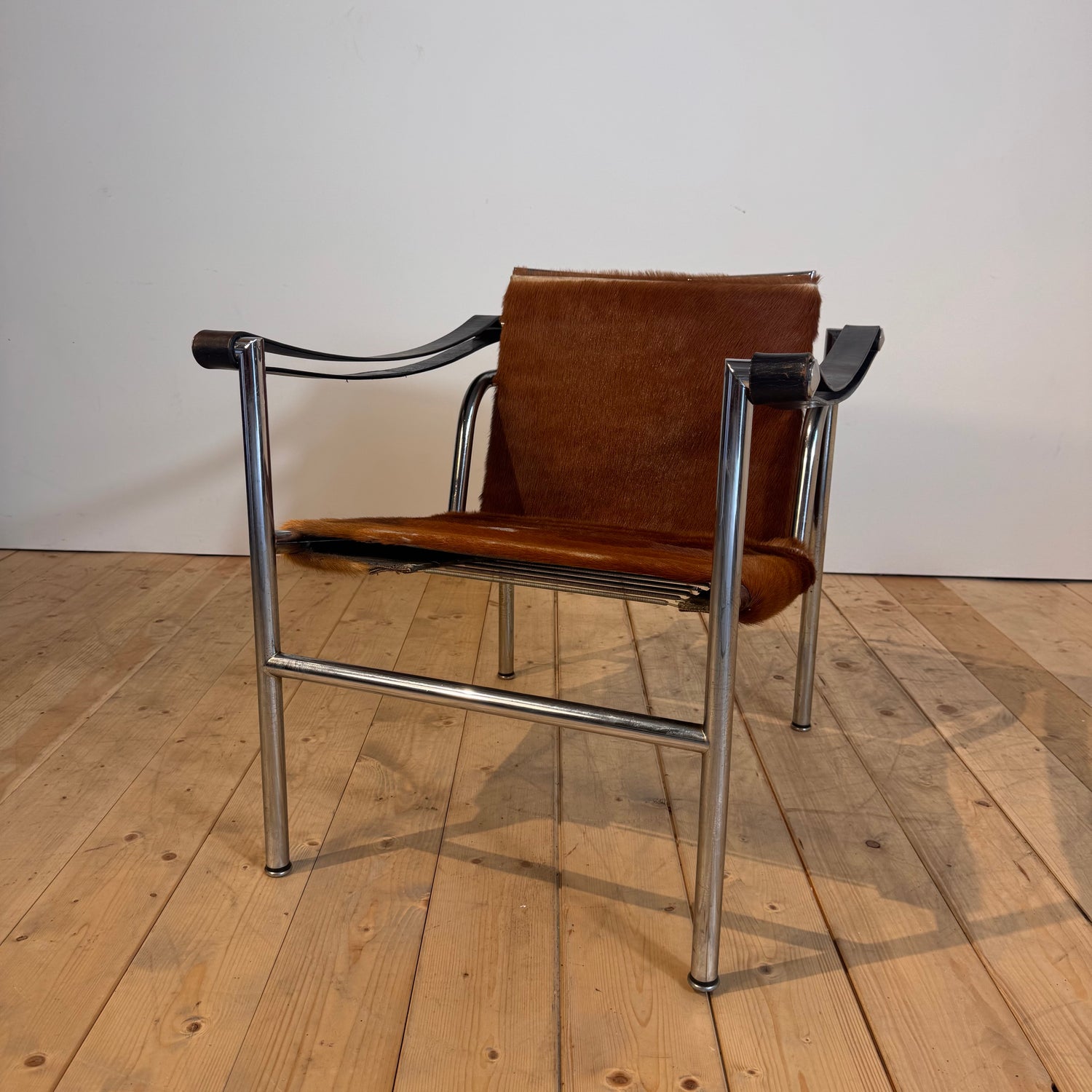 Poltrona LC1 Sling Chair di Le Corbusier, Pierre Jeanneret e Charlotte Perriand per Cassina