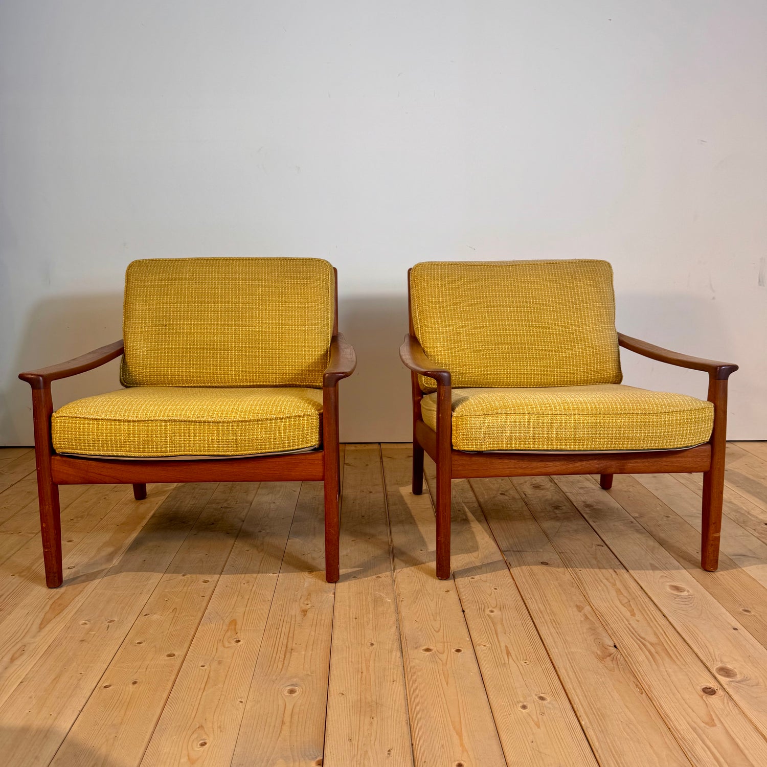 Coppia di poltrone in teak danesi, anni ’60