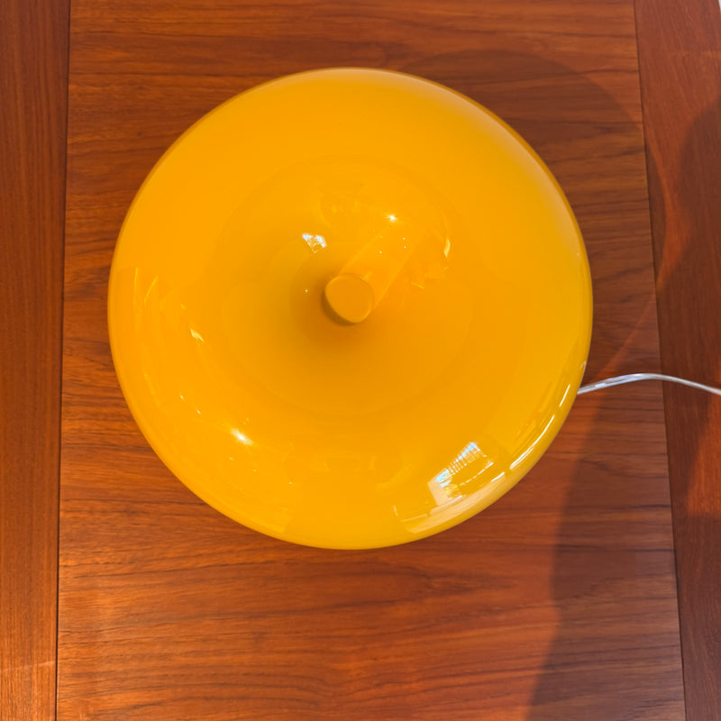 Lampada da tavolo Nessino di Artemide gialla, Giancarlo Mattioli