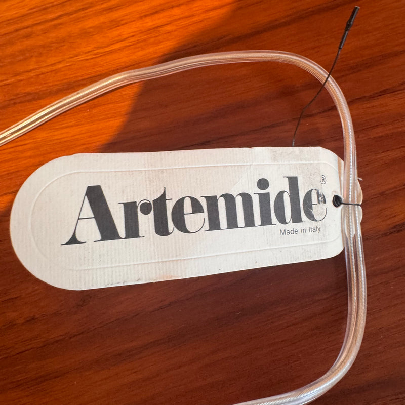 Lampada da tavolo Nessino di Artemide gialla, Giancarlo Mattioli