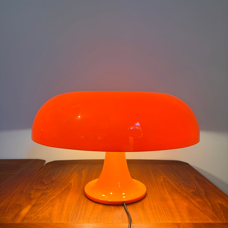 Lampada da tavolo Nesso di Giancarlo Mattioli per Artemide