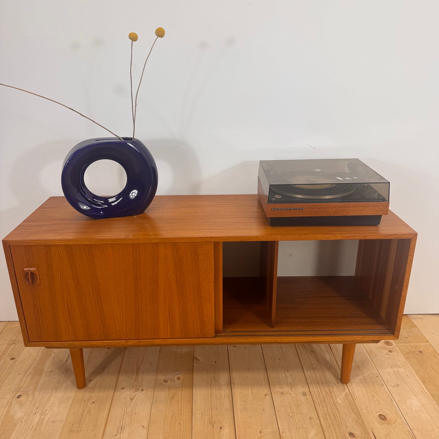 Sideboard in teak con porta dischi interno, Danimarca 1960