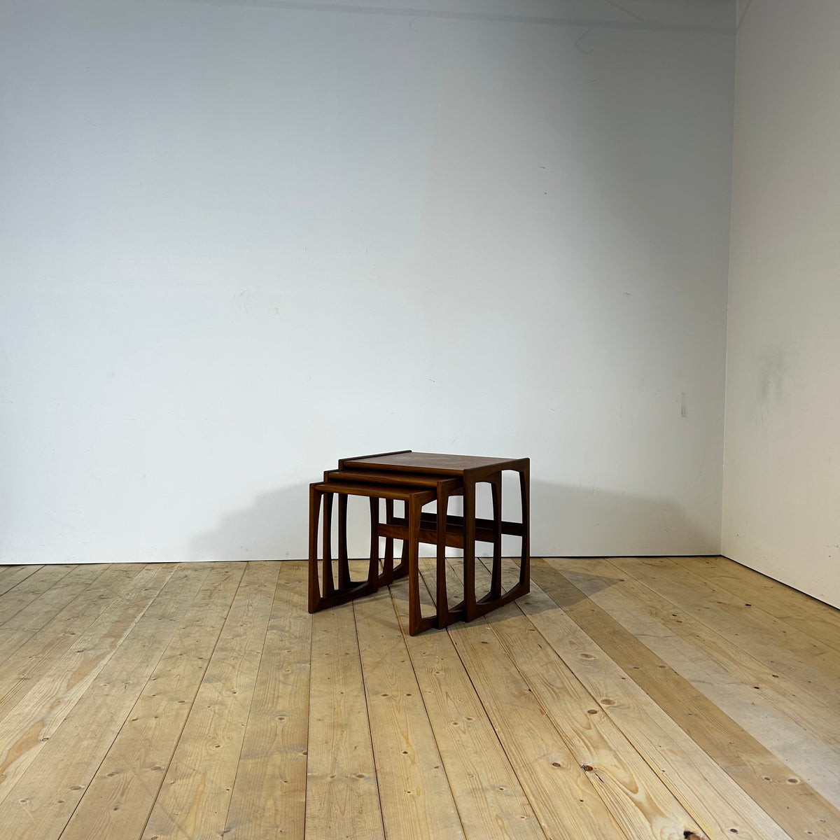 Nesting tables in teak, anni ’60