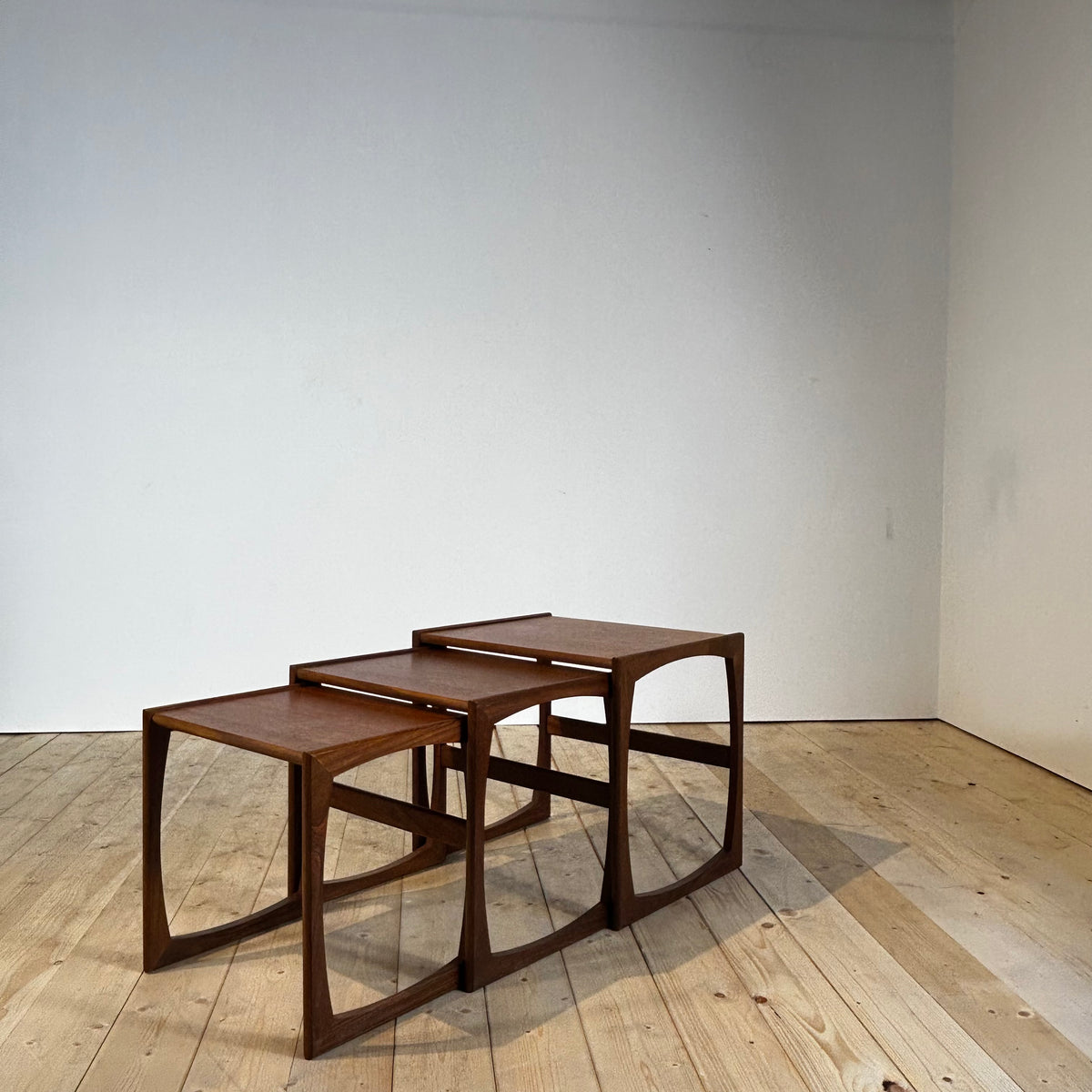 Nesting tables in teak, anni ’60