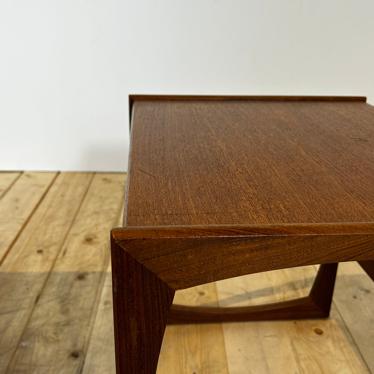 Nesting tables in teak, anni ’60