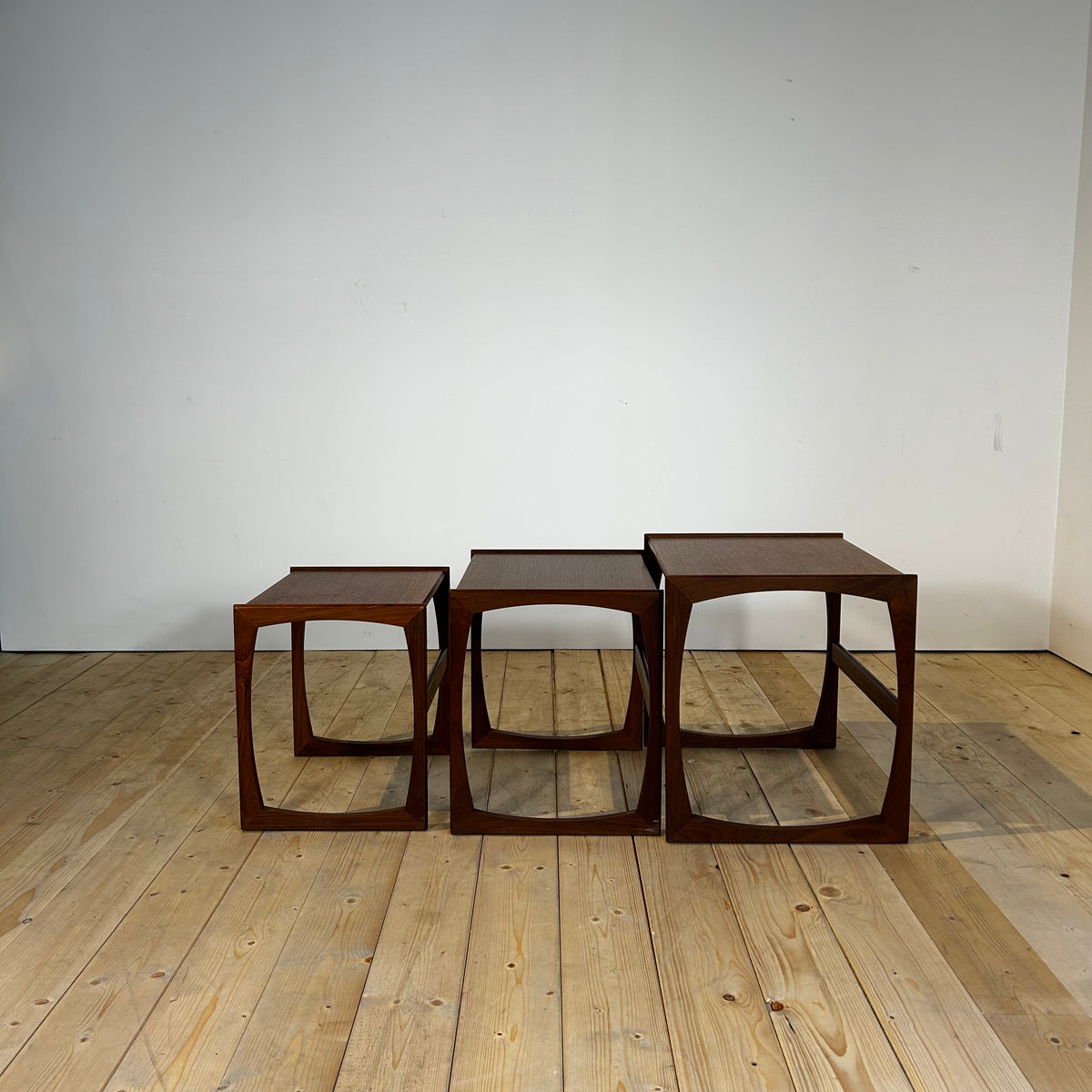 Nesting tables in teak, anni ’60