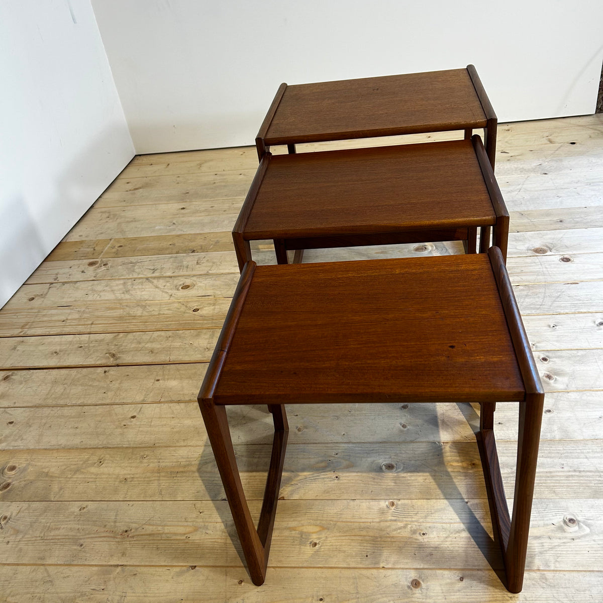 Nesting tables in teak, anni ’60