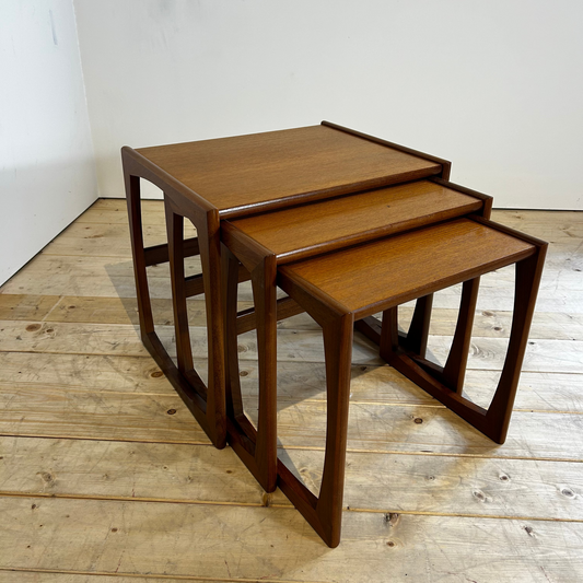 G Plan Quadrille Nesting Tables in Teak, Regno Unito, anni ’60