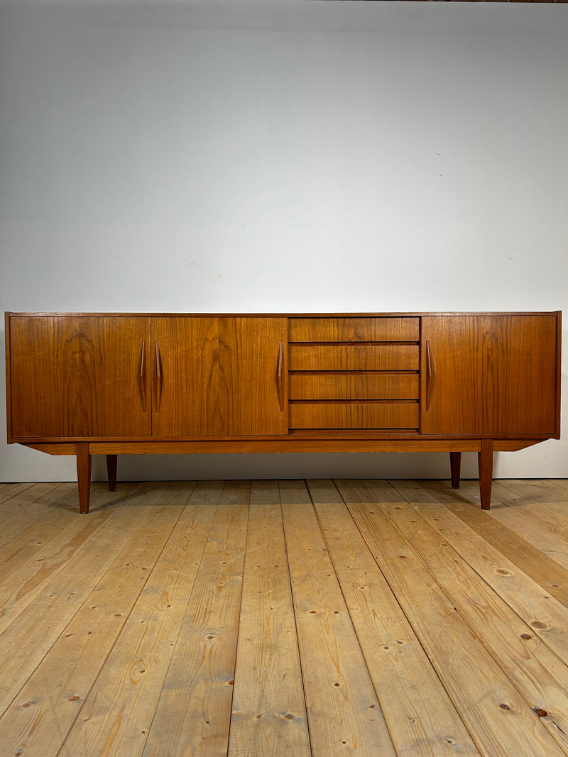 Sideboard in teak con ante scorrevoli, anni ’60