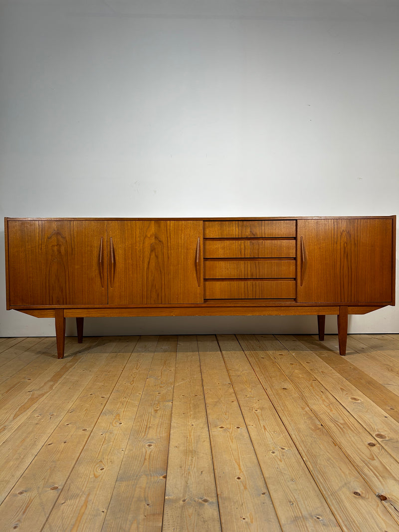 Sideboard in teak con ante scorrevoli, anni ’60