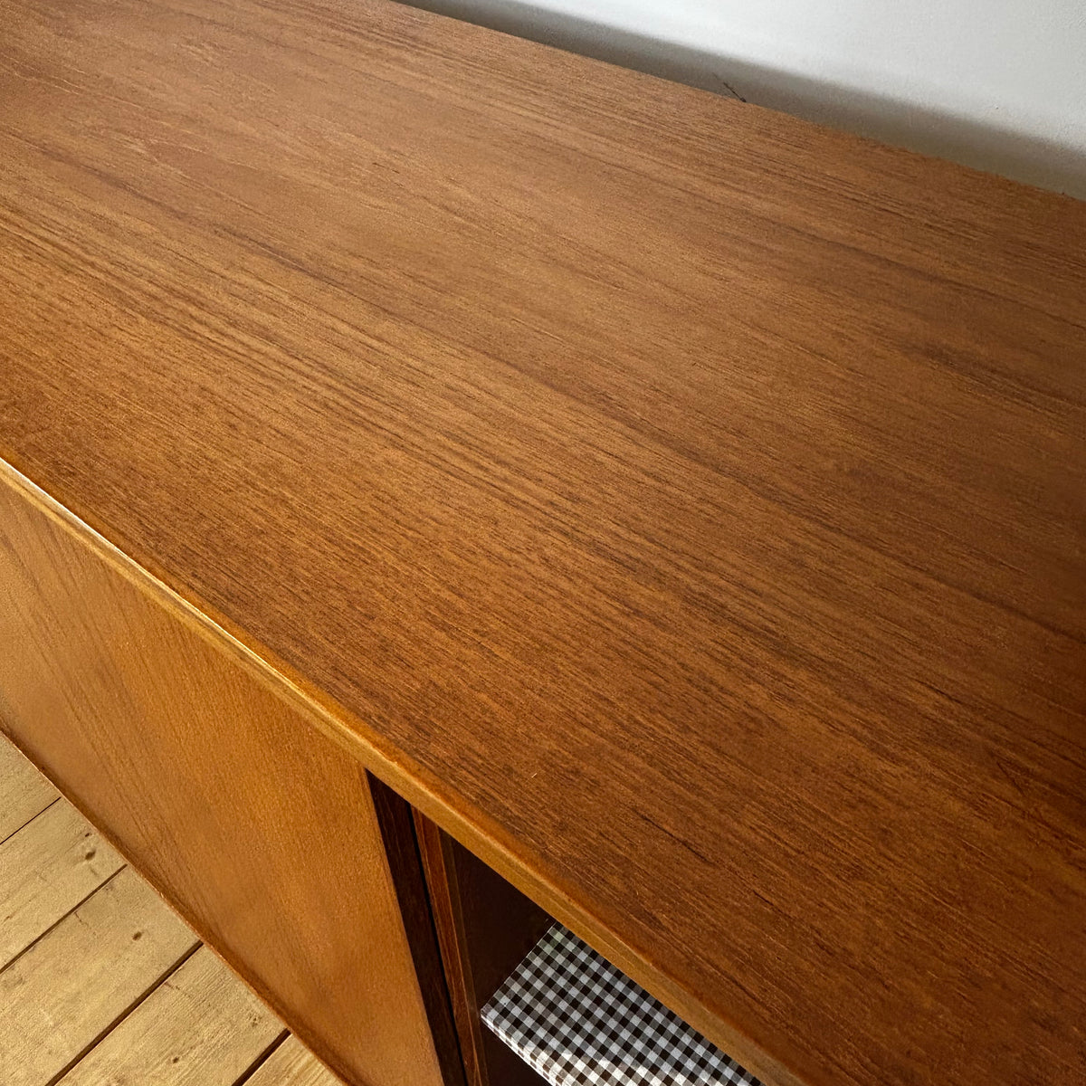 Sideboard in teak con ante scorrevoli, anni ’60