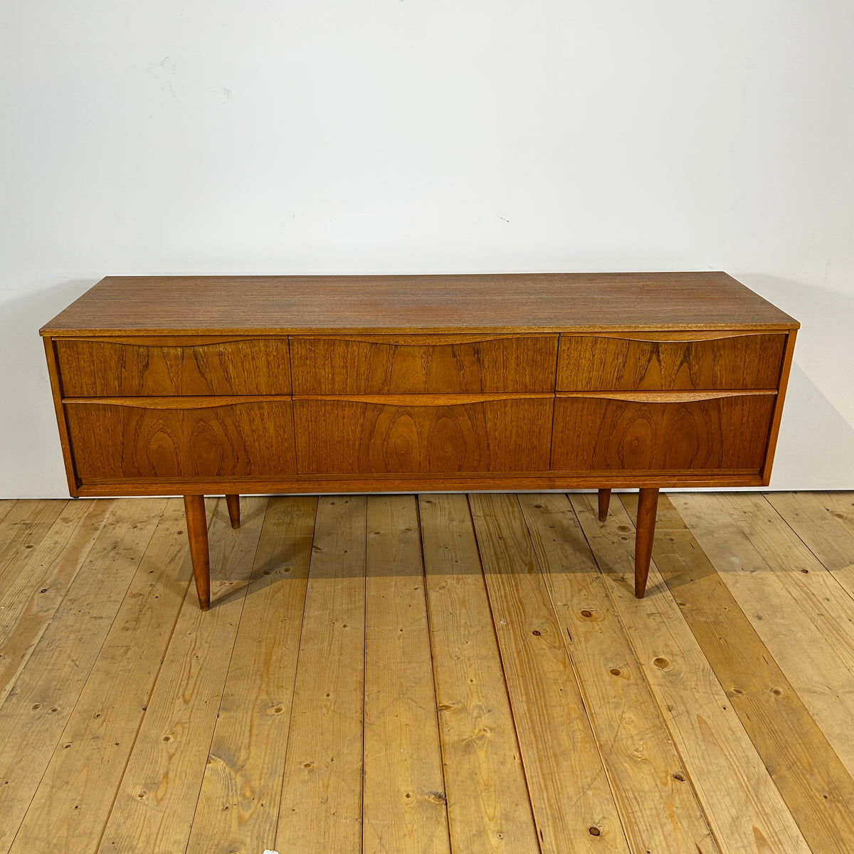 Cassettiera Midcentury Austinsuite in teak