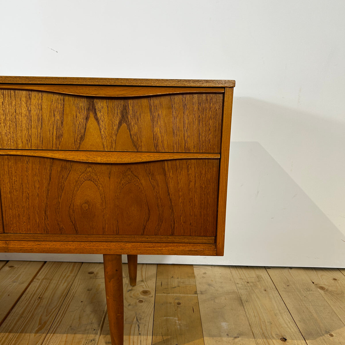 Cassettiera Midcentury Austinsuite in teak