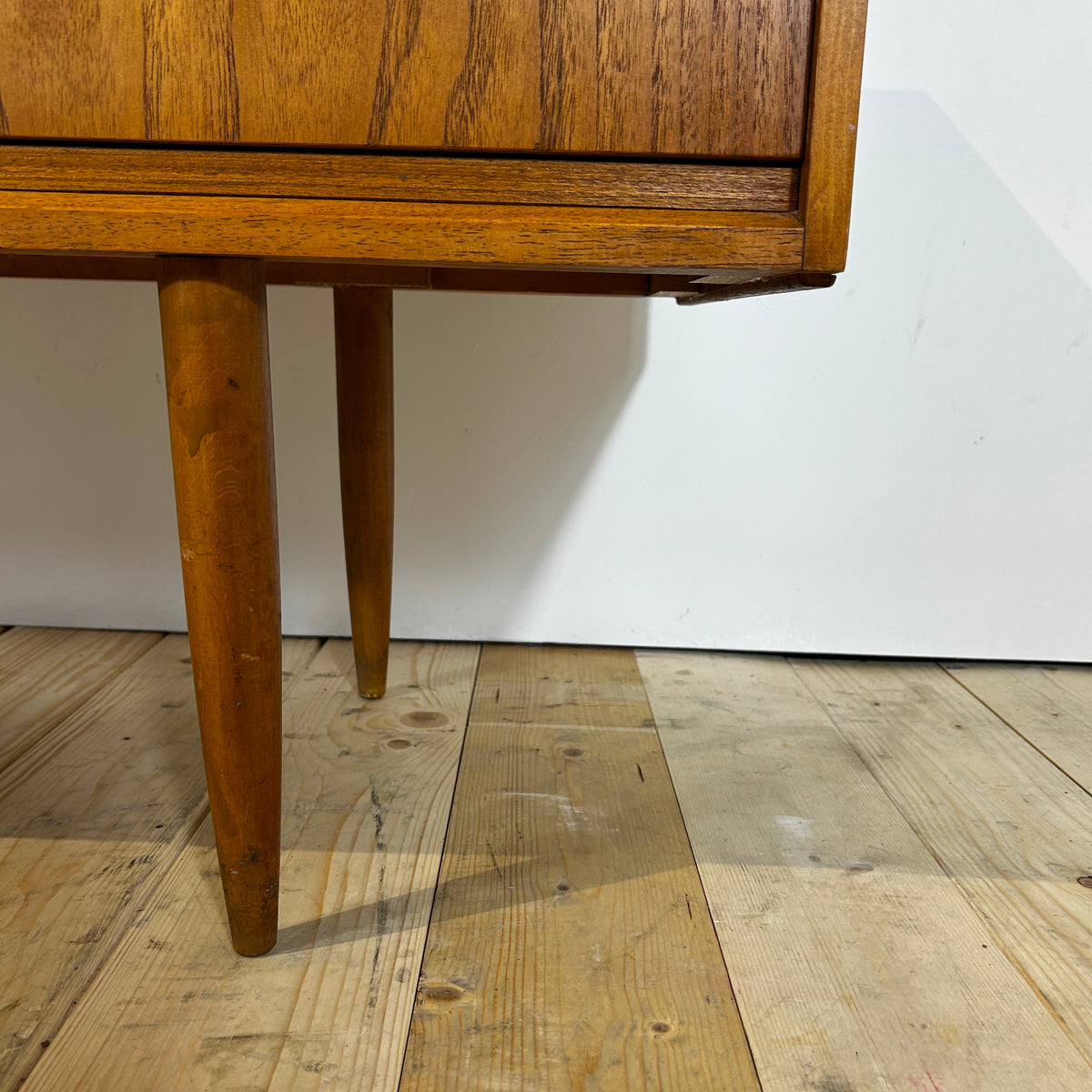 Cassettiera Midcentury Austinsuite in teak