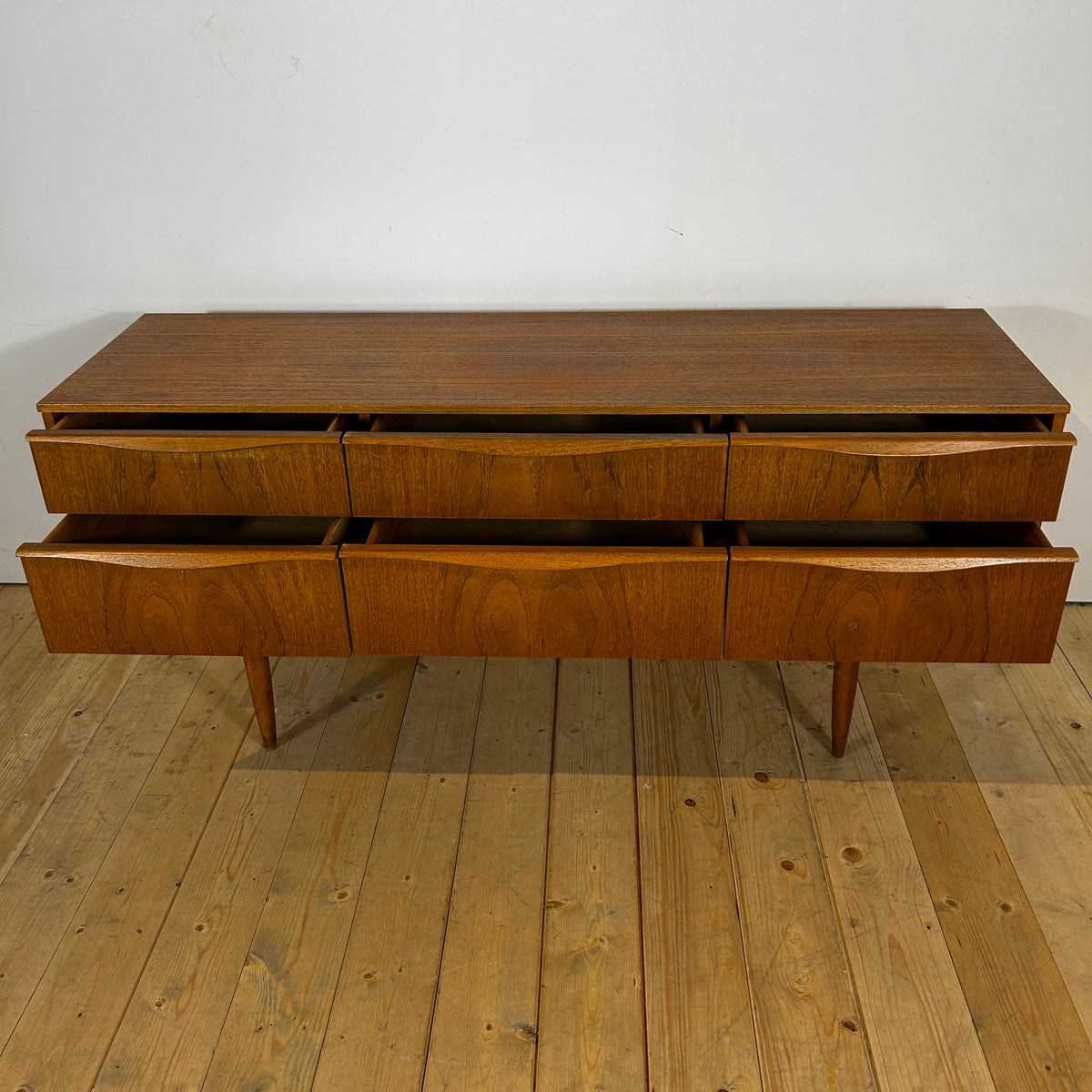 Cassettiera Midcentury Austinsuite in teak