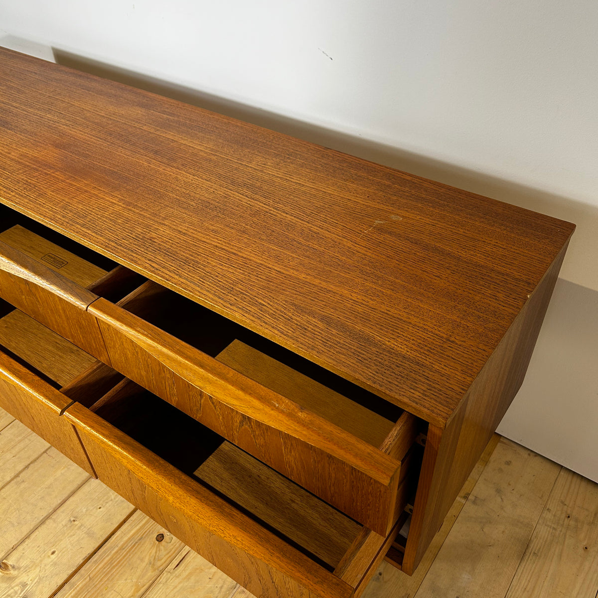Cassettiera Midcentury Austinsuite in teak