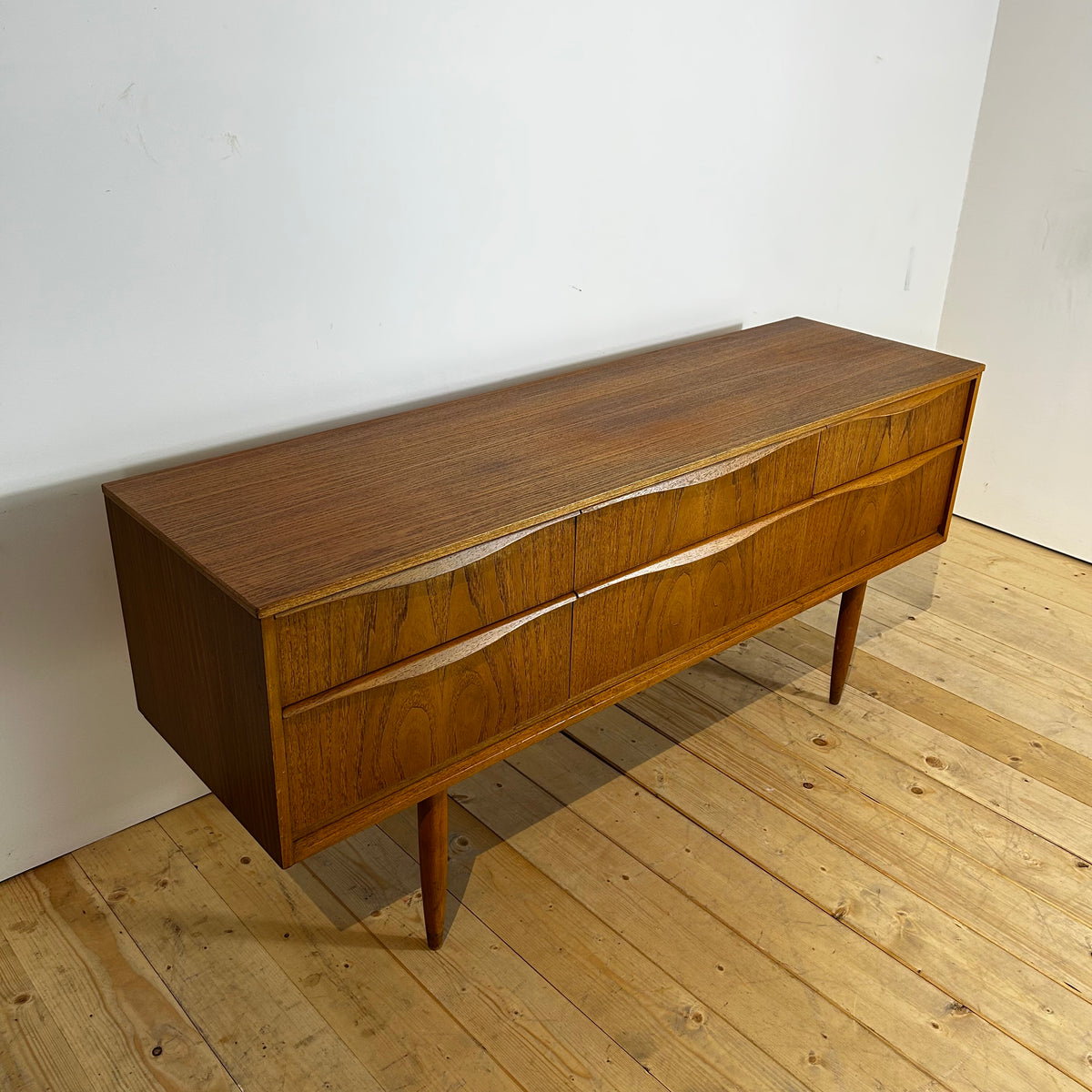 Cassettiera Midcentury Austinsuite in teak