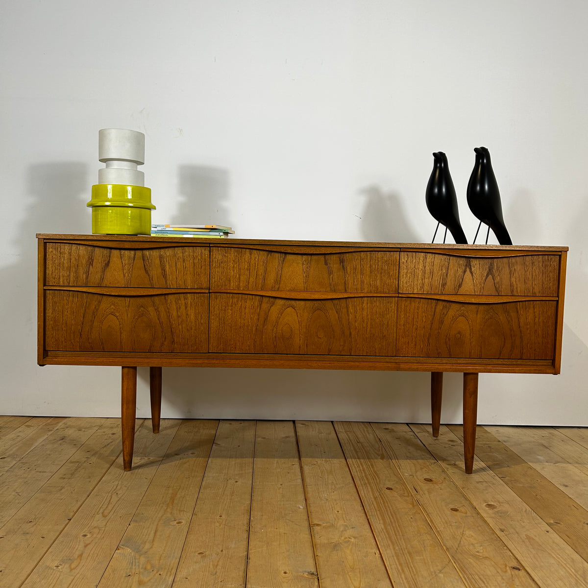 Cassettiera Midcentury Austinsuite in teak