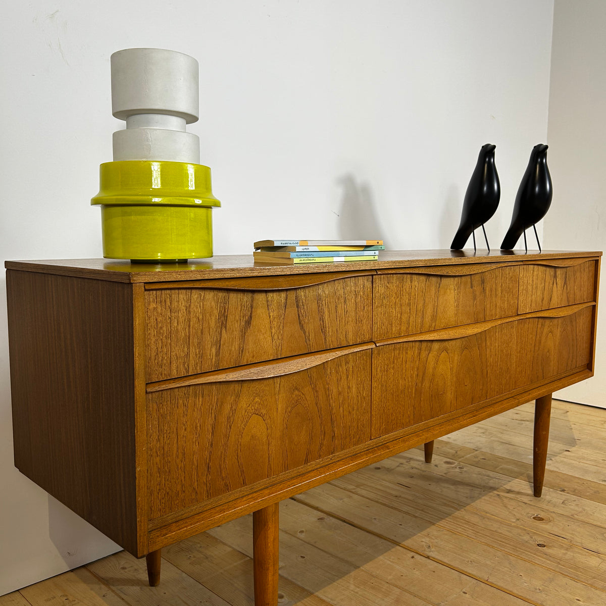 Cassettiera Midcentury Austinsuite in teak