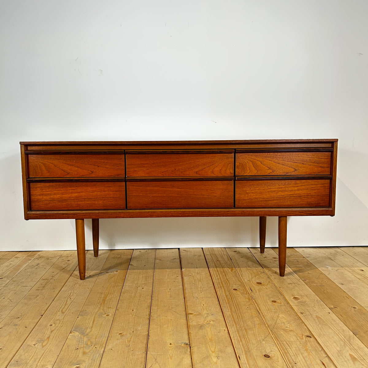 Cassettiera Austinsuite in teak, anni ’60