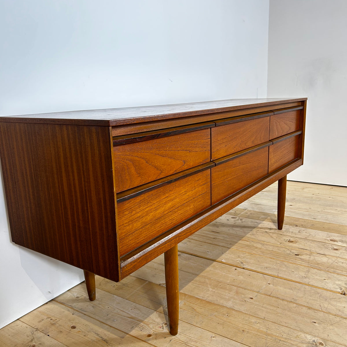 Cassettiera Austinsuite in teak, anni ’60