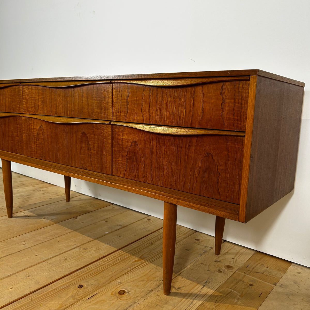 Cassettiera Austinsuite in teak, anni Sessanta