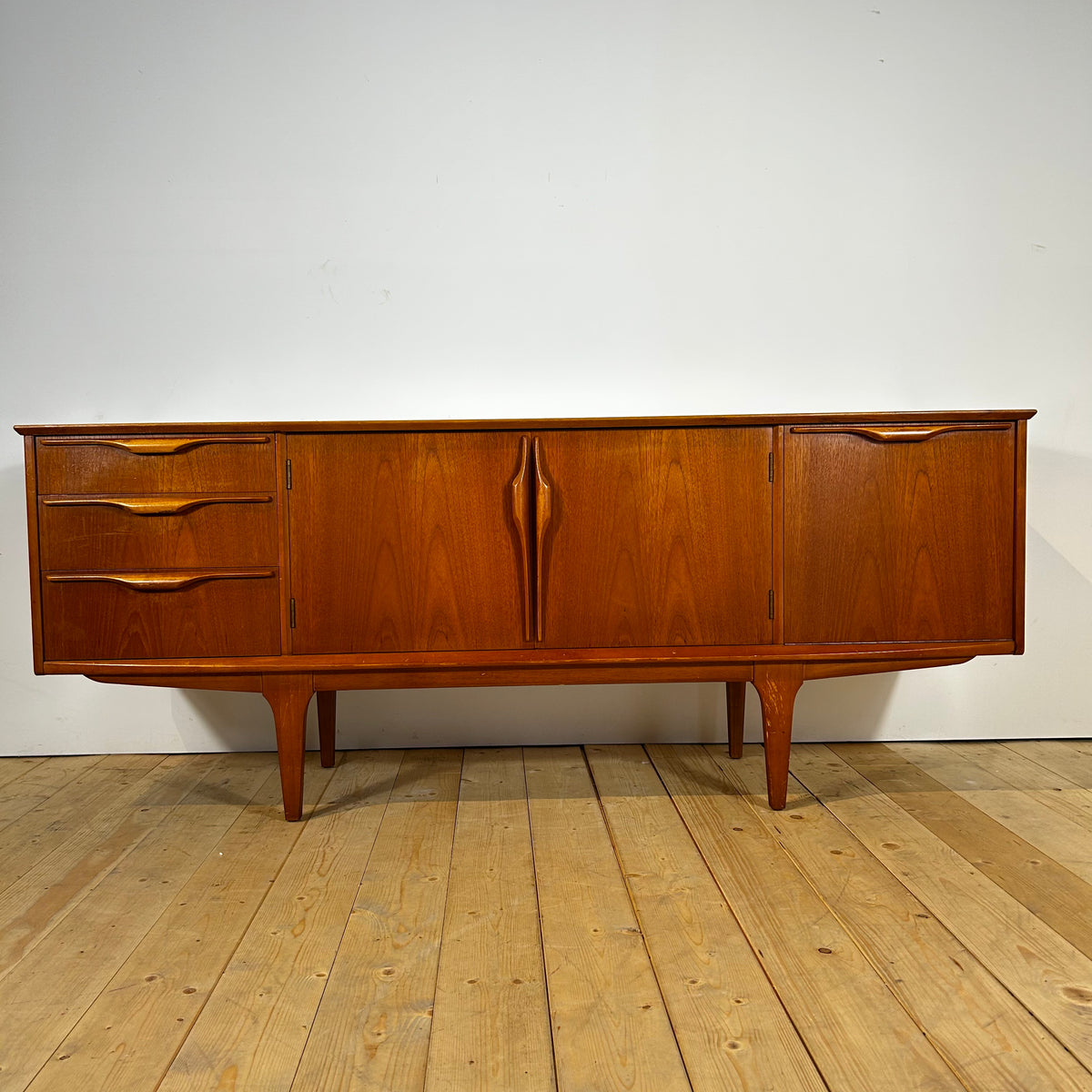 Sideboard di Jentique Furniture in teak, anni ’60
