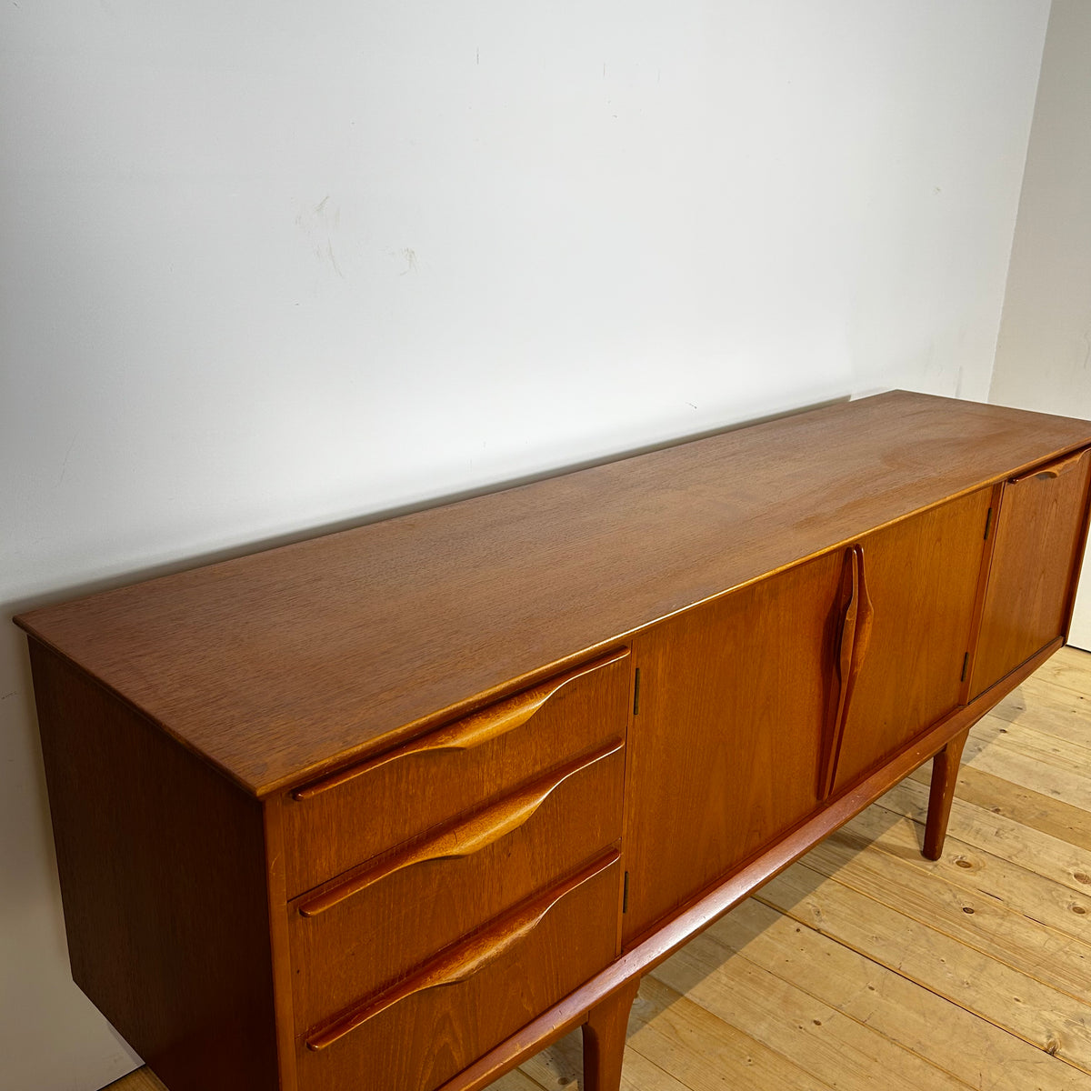 Sideboard di Jentique Furniture in teak, anni ’60