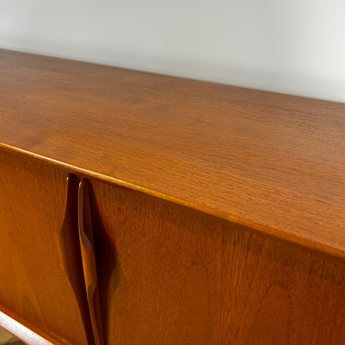 Sideboard di Jentique Furniture in teak, anni ’60