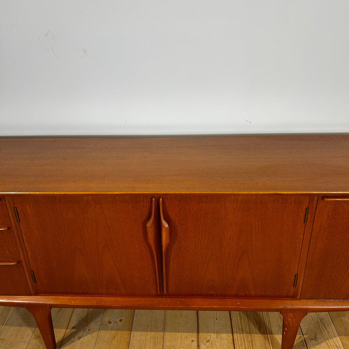 Sideboard di Jentique Furniture in teak, anni ’60