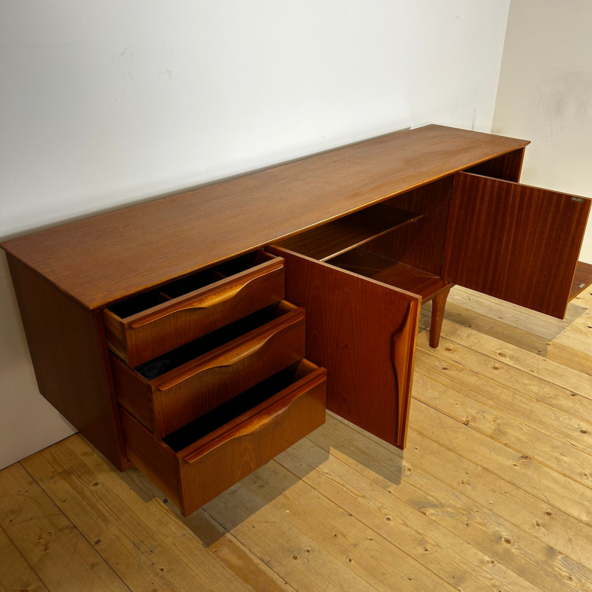 Sideboard di Jentique Furniture in teak, anni ’60