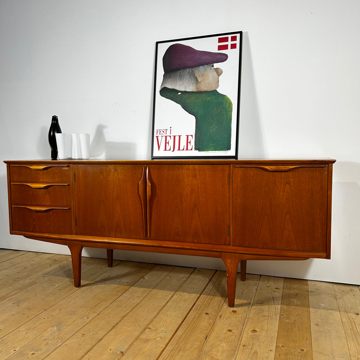 Sideboard di Jentique Furniture in teak, anni ’60