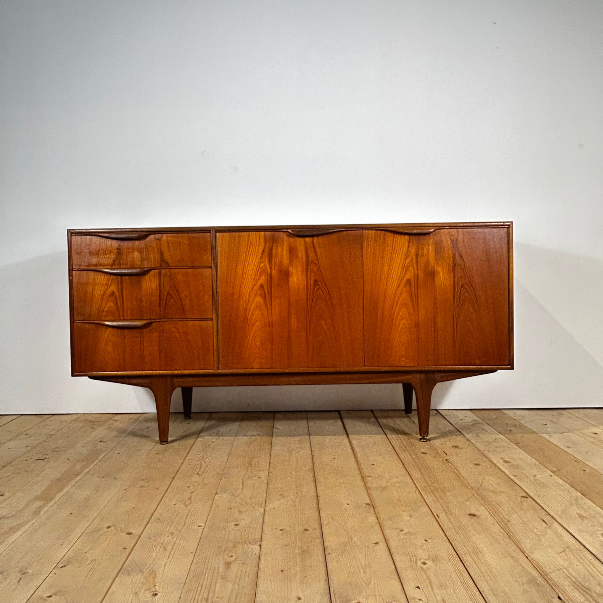 Sideboard McIntosh, anni ’60