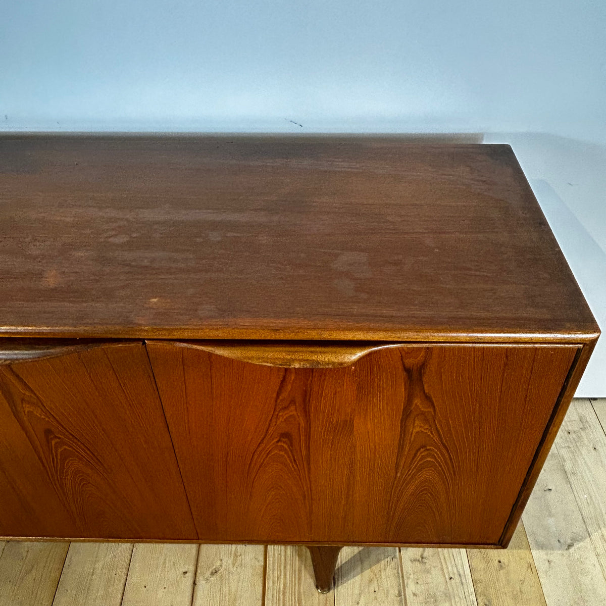 Sideboard McIntosh, anni ’60