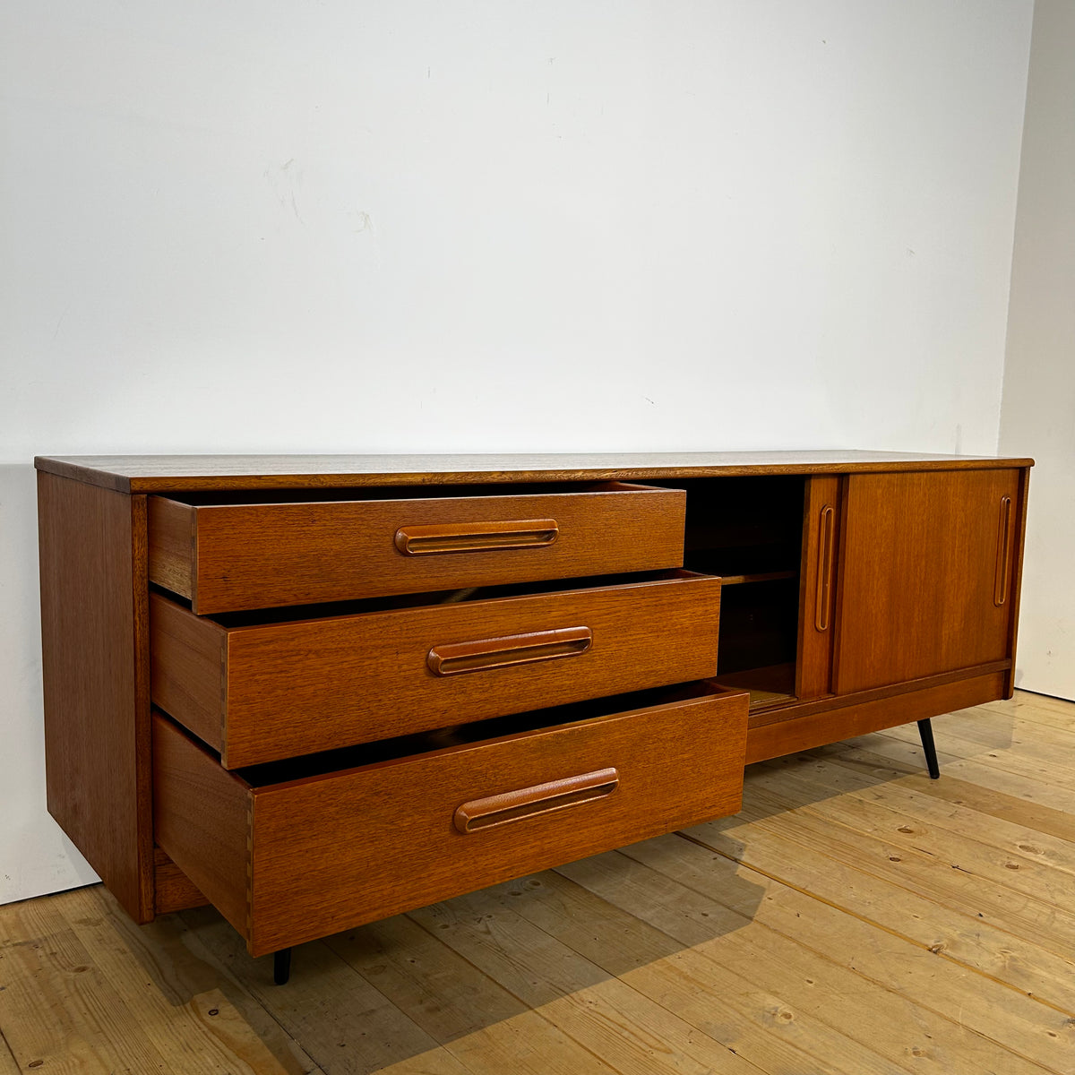 Sideboard in teak danese, anni ’60