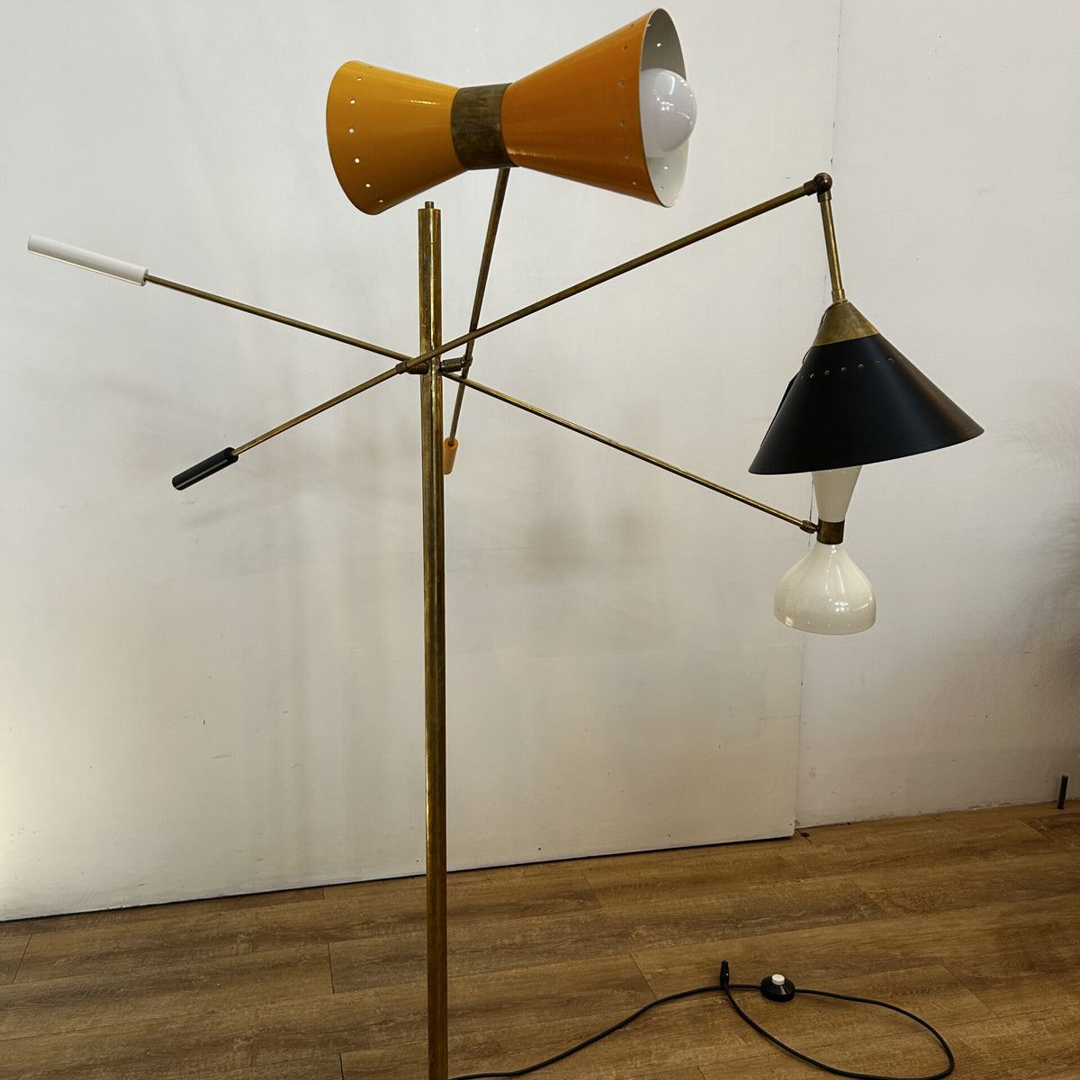 Lampada da terra orientabile, Italia anni '70