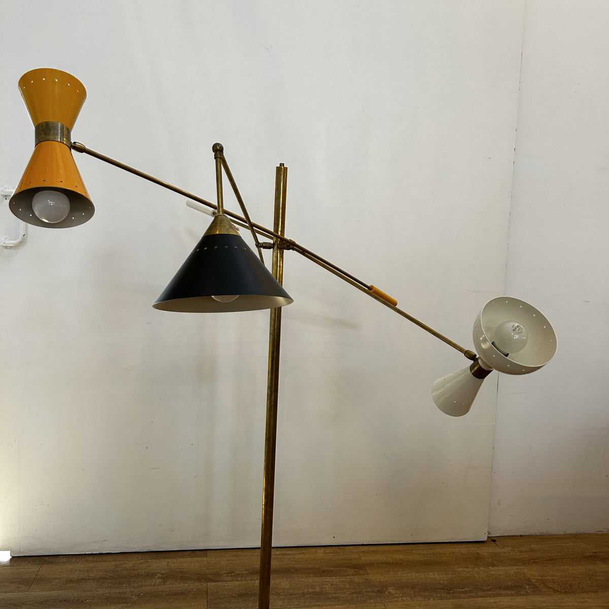 Lampada da terra orientabile, Italia anni '70